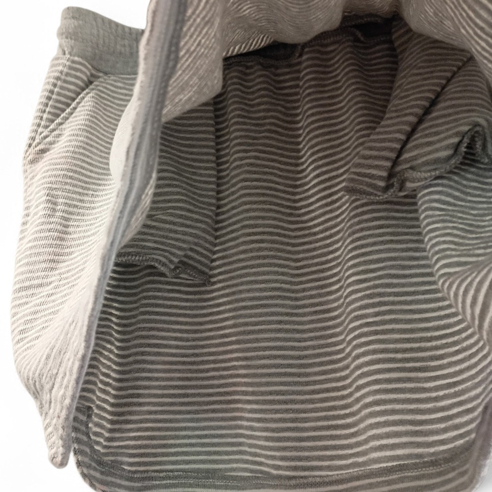 Maurices Women's Size Large Gray and White Striped Soft Knit Mini Skirt EUC - Picture 3 of 6